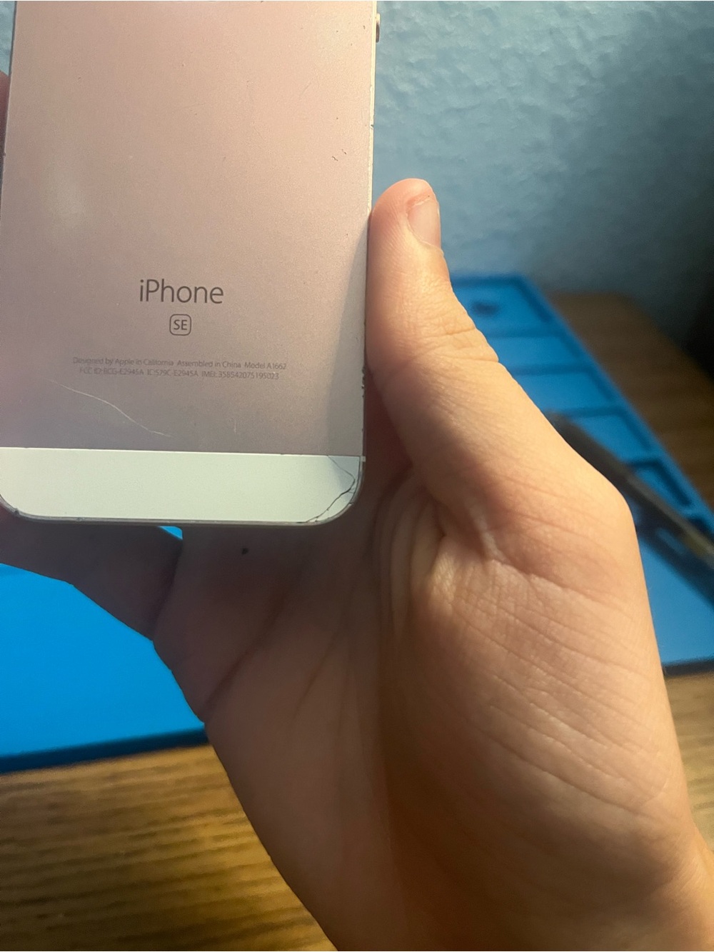 iPhone SE (1st Generation) 16GB – Unlocked – 84% Battery - Picture 7 of 12